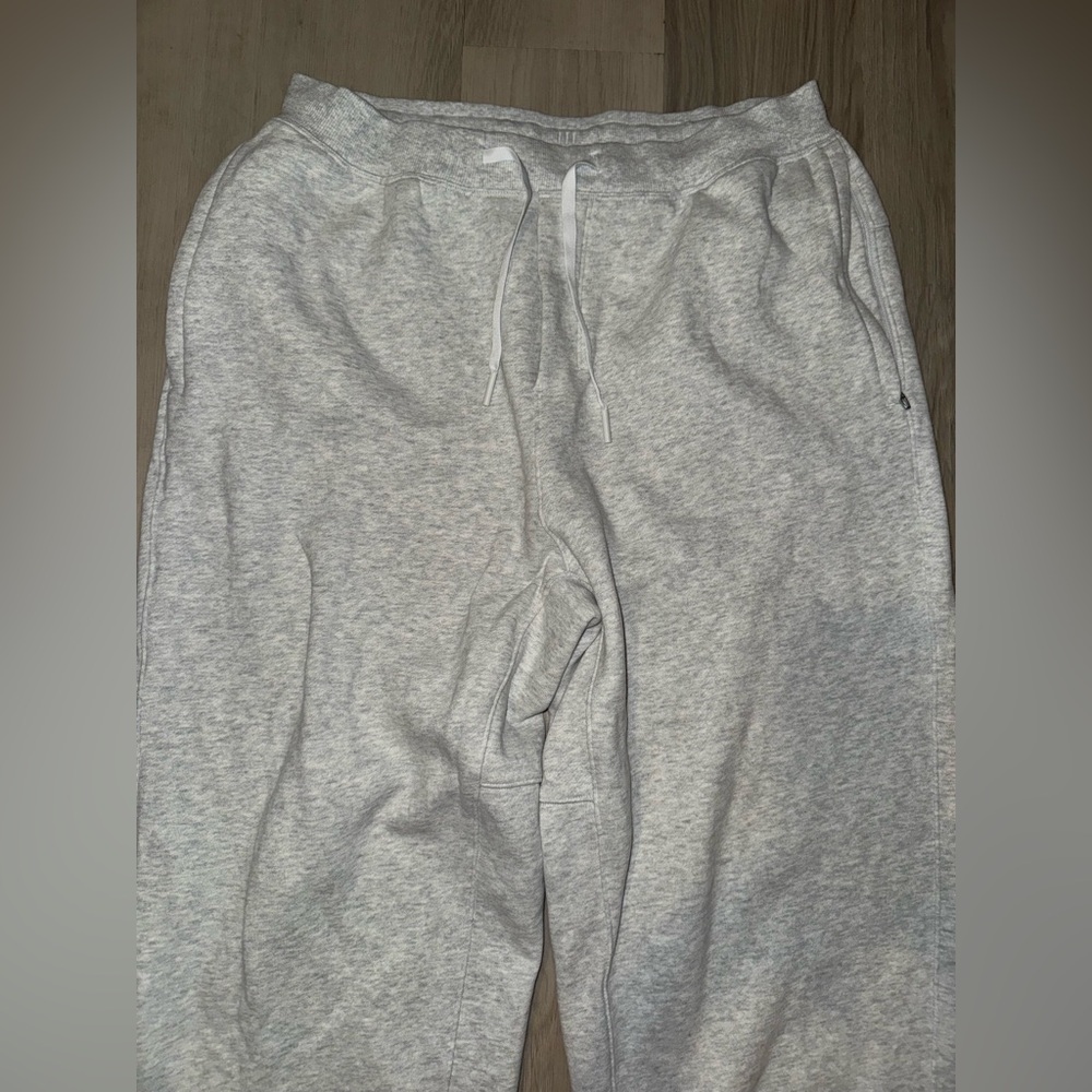 Lululemon Athletica Men’s Joggers - Picture 9 of 16